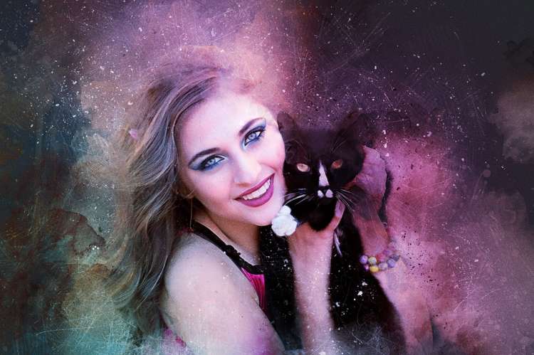 Entérate de estas 7 falsas creencias que se dice sobre los gatos Mujer y gato
