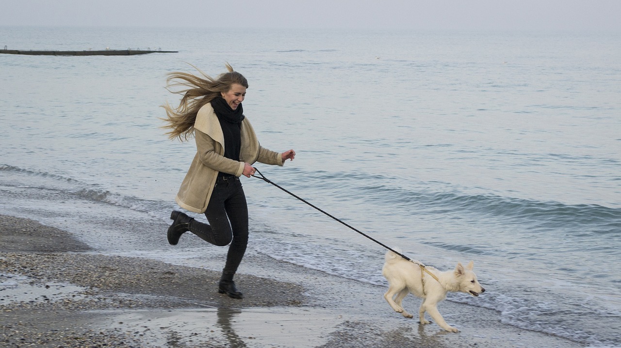 PETSmania - Mujer corriendo con perro