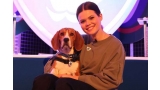 La presentadora Lindsey Russell con Henry (Imagen  Jo Clayton BBC PA Wire)